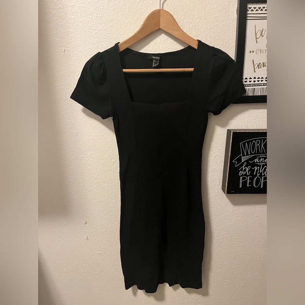 Small black dress - Picture 1 of 4